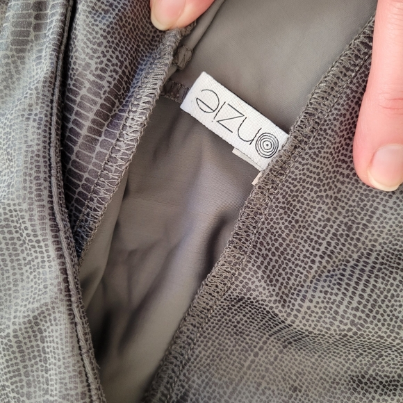 Onzie Snake Skin Leggings - Picture 3 of 5